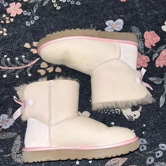 UGG Pink Bow Boots - Picture 3 of 4